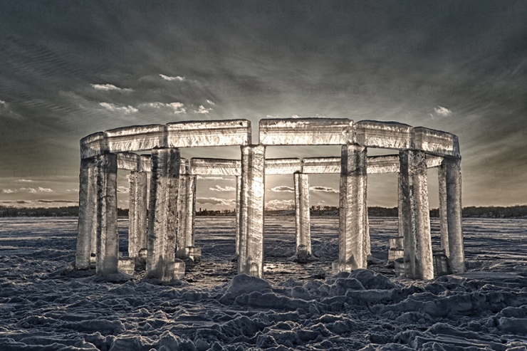 Illustration de l'article : Voici "Icehenge", l'impressionnant Stonehenge de glace