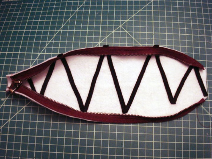 Illustration de l'article : DIY : un vieux pull avec une bouche de chat &agrave; fermeture &eacute;clair &agrave; r&eacute;aliser soi m&ecirc;me !