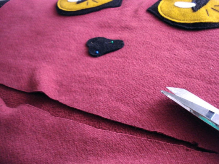 Illustration de l'article : DIY : un vieux pull avec une bouche de chat &agrave; fermeture &eacute;clair &agrave; r&eacute;aliser soi m&ecirc;me !