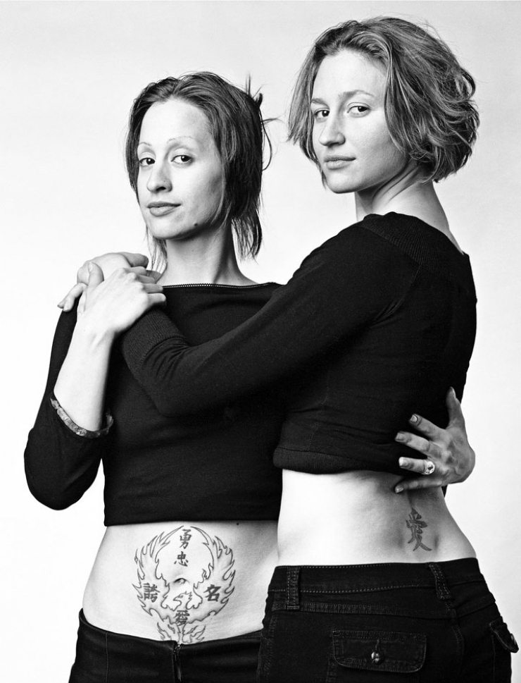 Illustration de l'article : Ces deux femmes semblent &ecirc;tre jumelles et pourtant la v&eacute;rit&eacute; est bien plus impressionnante que &ccedil;a !