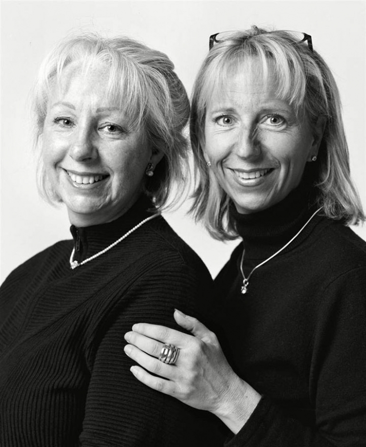 Illustration de l'article : Ces deux femmes semblent &ecirc;tre jumelles et pourtant la v&eacute;rit&eacute; est bien plus impressionnante que &ccedil;a !