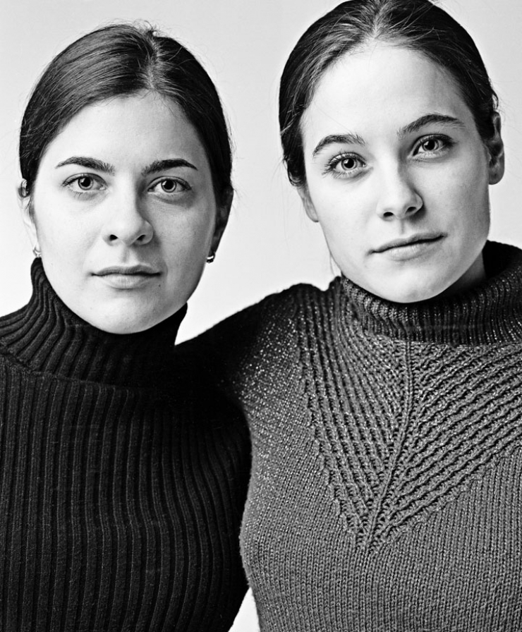 Illustration de l'article : Ces deux femmes semblent &ecirc;tre jumelles et pourtant la v&eacute;rit&eacute; est bien plus impressionnante que &ccedil;a !