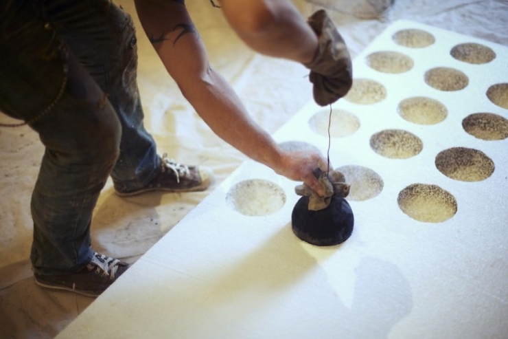 Illustration de l'article : Il cr&eacute;e un mur constitu&eacute; de plus de 700 boulets de canon