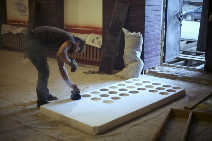 Illustration de l'article : Il cr&eacute;e un mur constitu&eacute; de plus de 700 boulets de canon