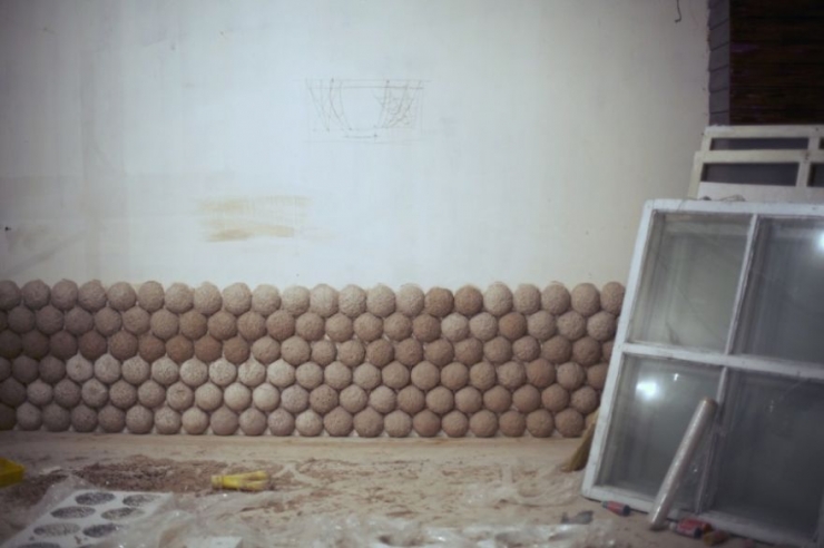 Illustration de l'article : Il cr&eacute;e un mur constitu&eacute; de plus de 700 boulets de canon