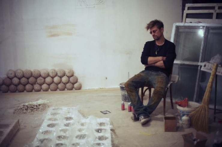 Illustration de l'article : Il cr&eacute;e un mur constitu&eacute; de plus de 700 boulets de canon