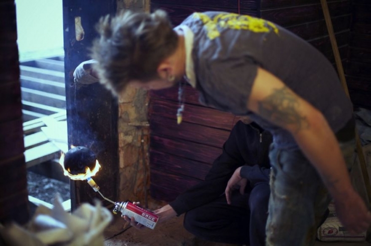 Illustration de l'article : Il cr&eacute;e un mur constitu&eacute; de plus de 700 boulets de canon