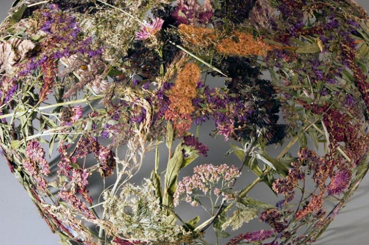 Illustration de l'article : Cet homme fait s&eacute;cher des fleurs et ce qu'il en fait est superbe