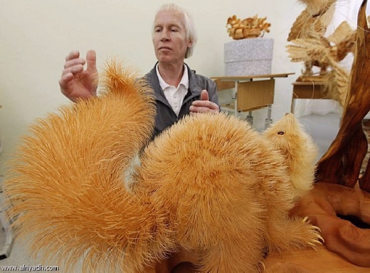 Illustration de l'article : Il r&eacute;alise de splendides sculptures &agrave; partir de copeaux de bois