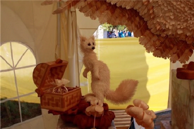 Illustration de l'article : Il r&eacute;alise de splendides sculptures &agrave; partir de copeaux de bois