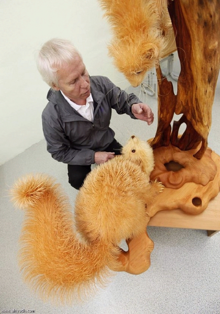 Illustration de l'article : Il r&eacute;alise de splendides sculptures &agrave; partir de copeaux de bois