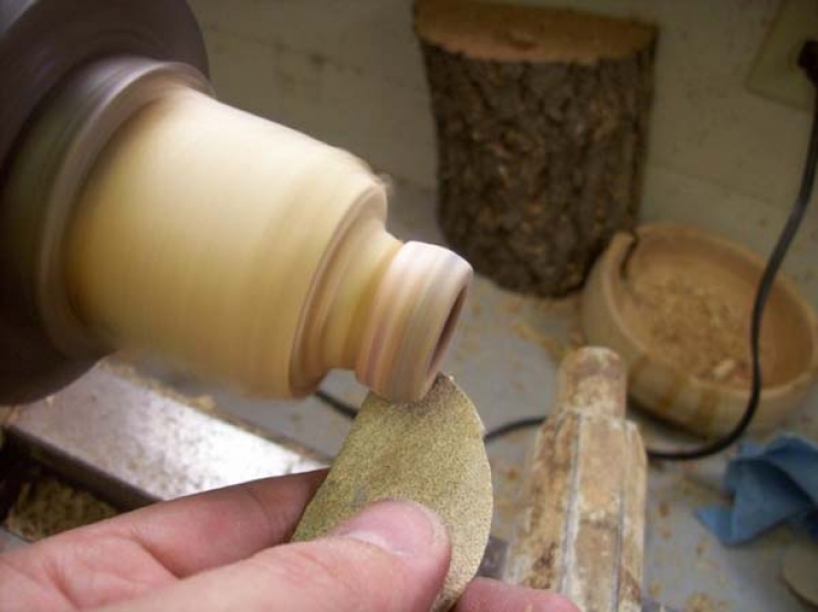 Illustration de l'article : Ce qu'il fait avec ces crayons de couleur coll&eacute;s ensemble tient du pur g&eacute;nie !