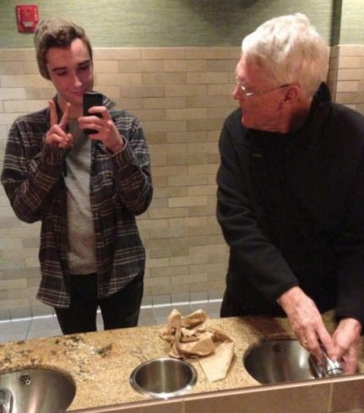 Illustration de l'article : Top 15 des personnes qui n'auraient jamais du apprendre à faire des Selfies !