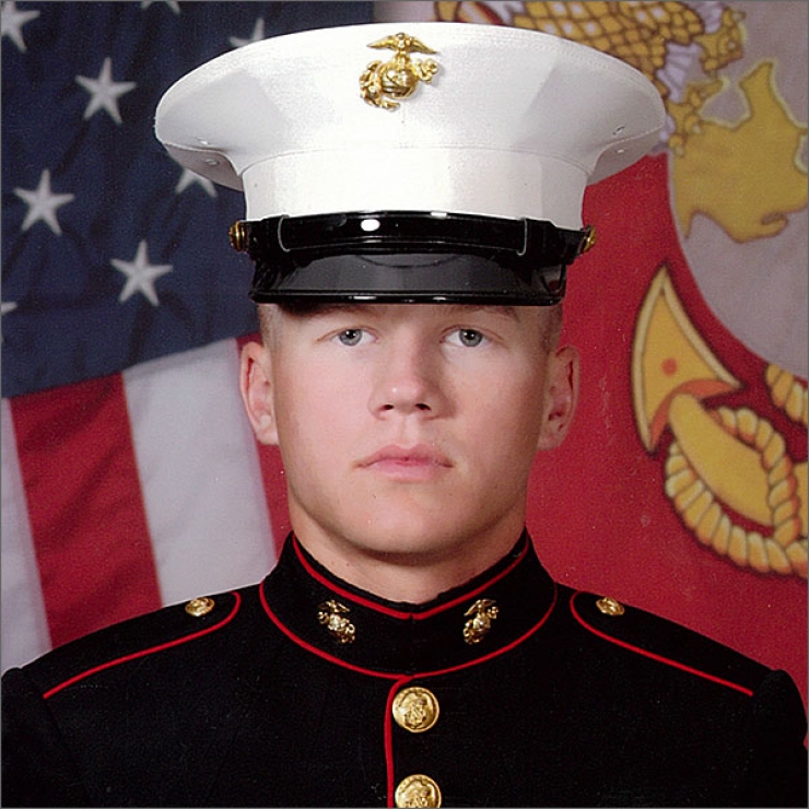 Illustration de l'article : D&eacute;figur&eacute; par une grenade, cet homme a pu b&eacute;n&eacute;ficier de la magie des chirurgiens. Quel changement...