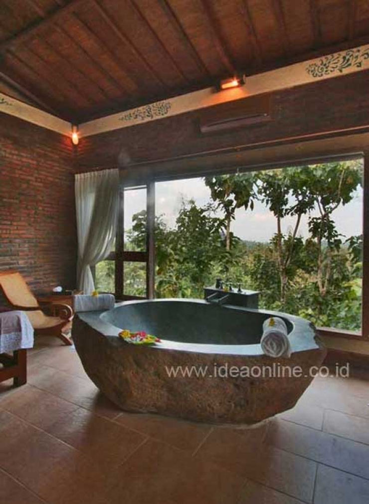 Illustration de l'article : 38 magnifiques salles de bains en pierre pour vous inspirer !