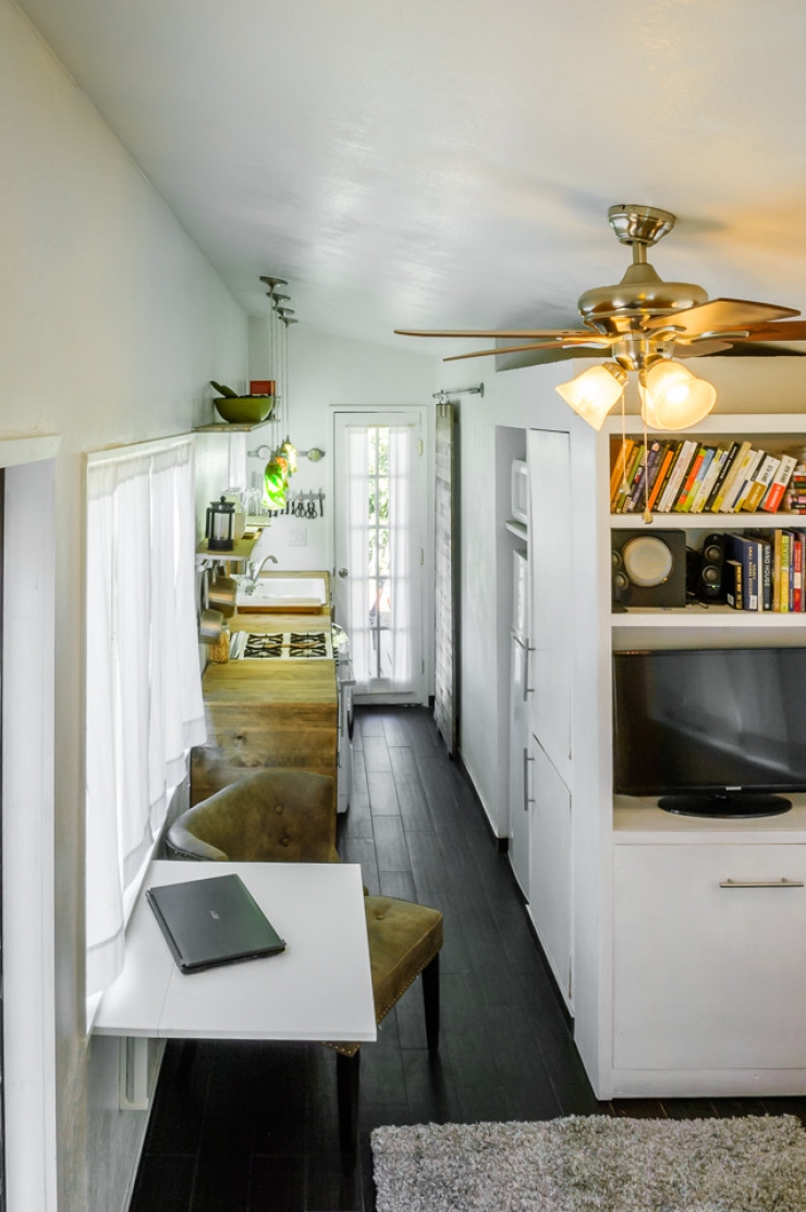 Illustration de l'article : Ruin&eacute;e apr&egrave;s son divorce, elle met 2ans &agrave; construire sa maison pour 11.000$ ! Joli boulot !