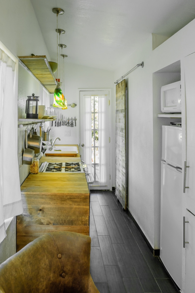 Illustration de l'article : Ruin&eacute;e apr&egrave;s son divorce, elle met 2ans &agrave; construire sa maison pour 11.000$ ! Joli boulot !