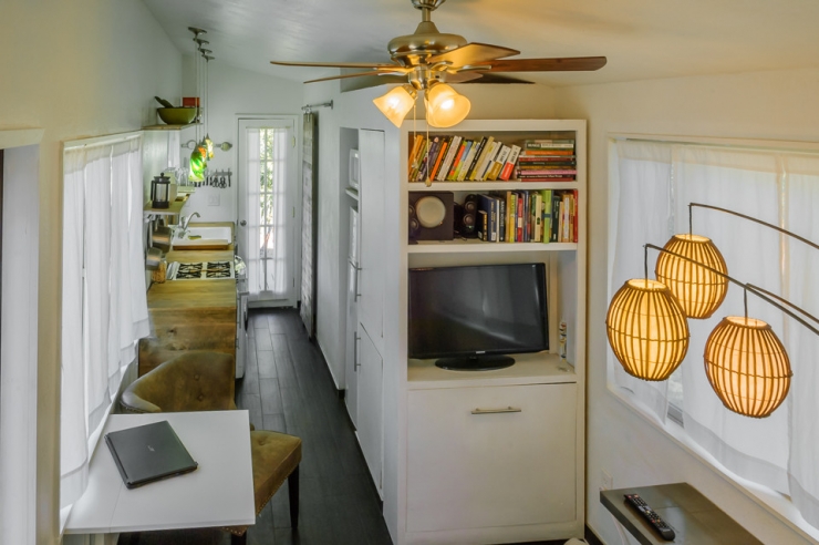 Illustration de l'article : Ruin&eacute;e apr&egrave;s son divorce, elle met 2ans &agrave; construire sa maison pour 11.000$ ! Joli boulot !