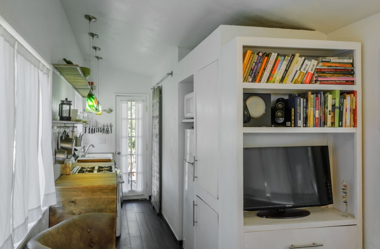 Illustration de l'article : Ruin&eacute;e apr&egrave;s son divorce, elle met 2ans &agrave; construire sa maison pour 11.000$ ! Joli boulot !