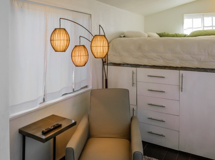 Illustration de l'article : Ruin&eacute;e apr&egrave;s son divorce, elle met 2ans &agrave; construire sa maison pour 11.000$ ! Joli boulot !