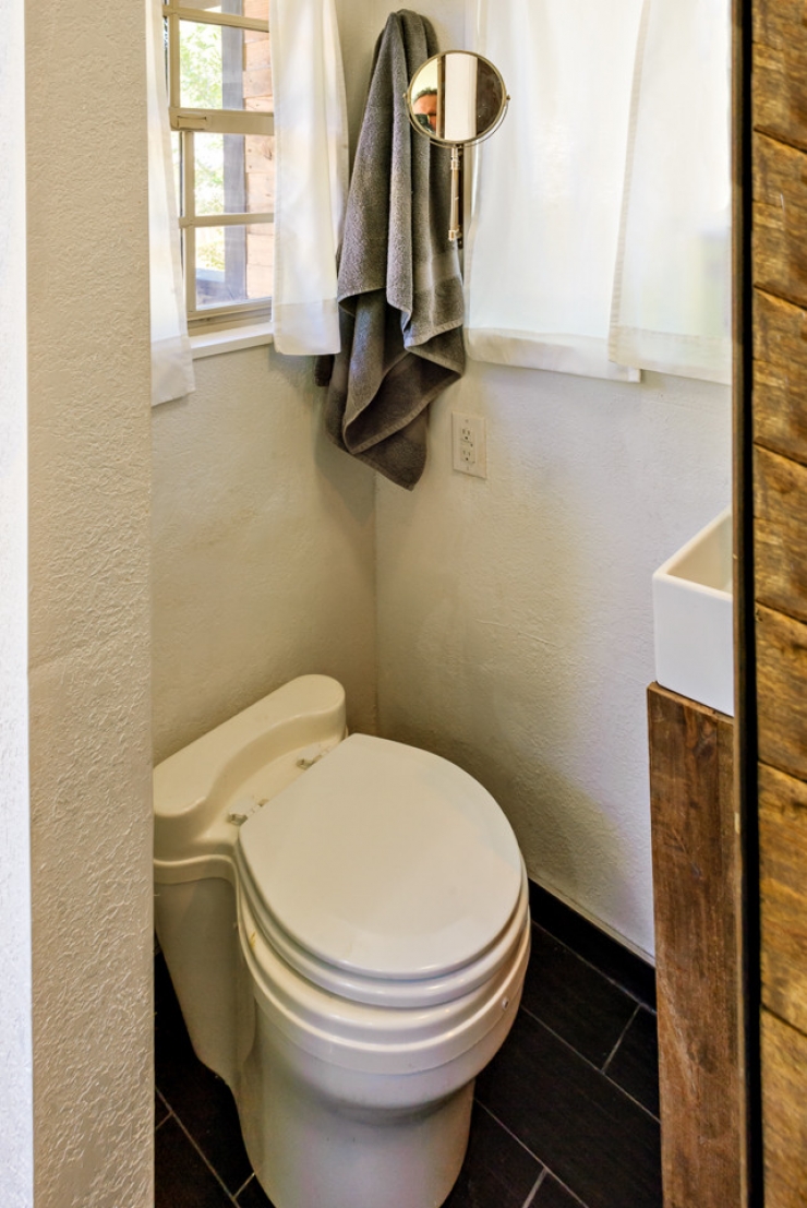 Illustration de l'article : Ruin&eacute;e apr&egrave;s son divorce, elle met 2ans &agrave; construire sa maison pour 11.000$ ! Joli boulot !