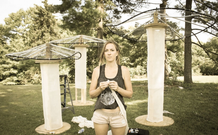 Illustration de l'article : Elle cr&eacute;e des champignons g&eacute;ants &agrave; &eacute;clairage LED pour d&eacute;corer toutes sortes d'&eacute;v&egrave;nements