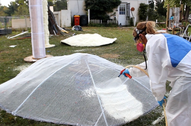 Illustration de l'article : Elle cr&eacute;e des champignons g&eacute;ants &agrave; &eacute;clairage LED pour d&eacute;corer toutes sortes d'&eacute;v&egrave;nements