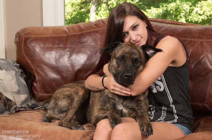 Illustration de l'article : Magnifiques portraits d'homme tatou&eacute;s avec les chiens qu'ils ont sorti de la rue