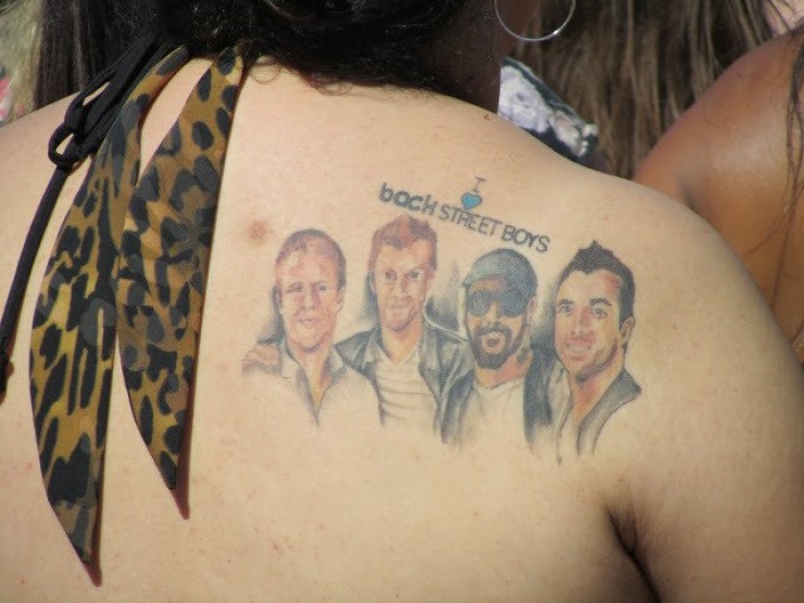 Illustration de l'article : 14 tatouages de nostalgiques qui ont les années 1990 dans la peau