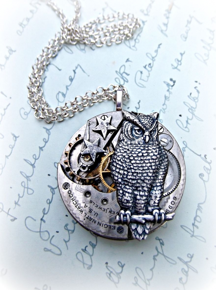 Illustration de l'article : Elles sont tomb&eacute;es sur un sac rempli de pi&egrave;ces d'horlogerie et ont d&eacute;cid&eacute; qu'elles devaient en faire quelque chose d'exceptionnel