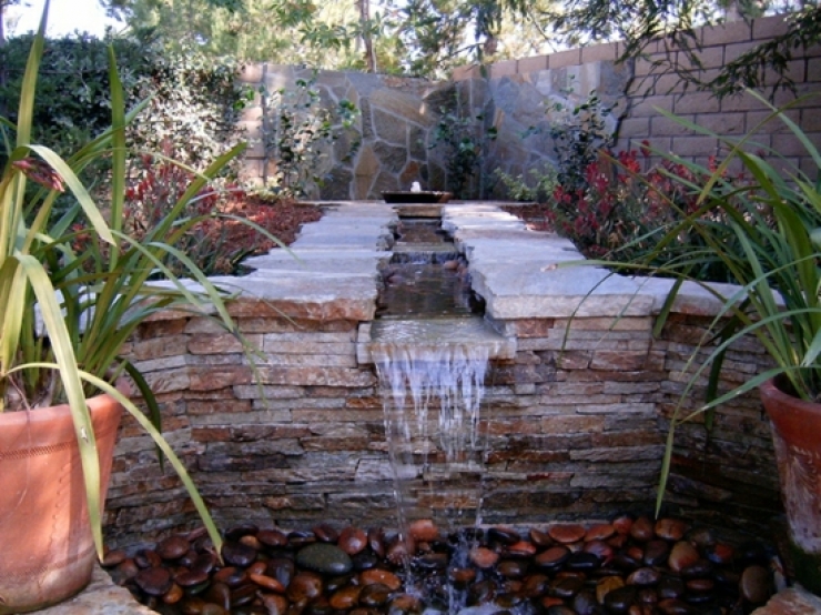 Illustration de l'article : Trouvez votre inspiration &agrave; travers ces 87 id&eacute;es de bassins magnifiques pour Jardins !