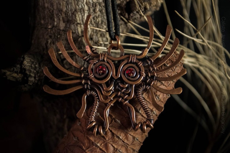 Illustration de l'article : Apr&egrave;s avoir perdu son emploi, il s'est mis &agrave; cr&eacute;er des bijoux incroyables avec de la ferraille...