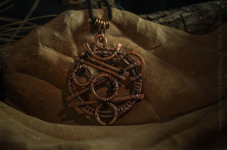 Illustration de l'article : Apr&egrave;s avoir perdu son emploi, il s'est mis &agrave; cr&eacute;er des bijoux incroyables avec de la ferraille...