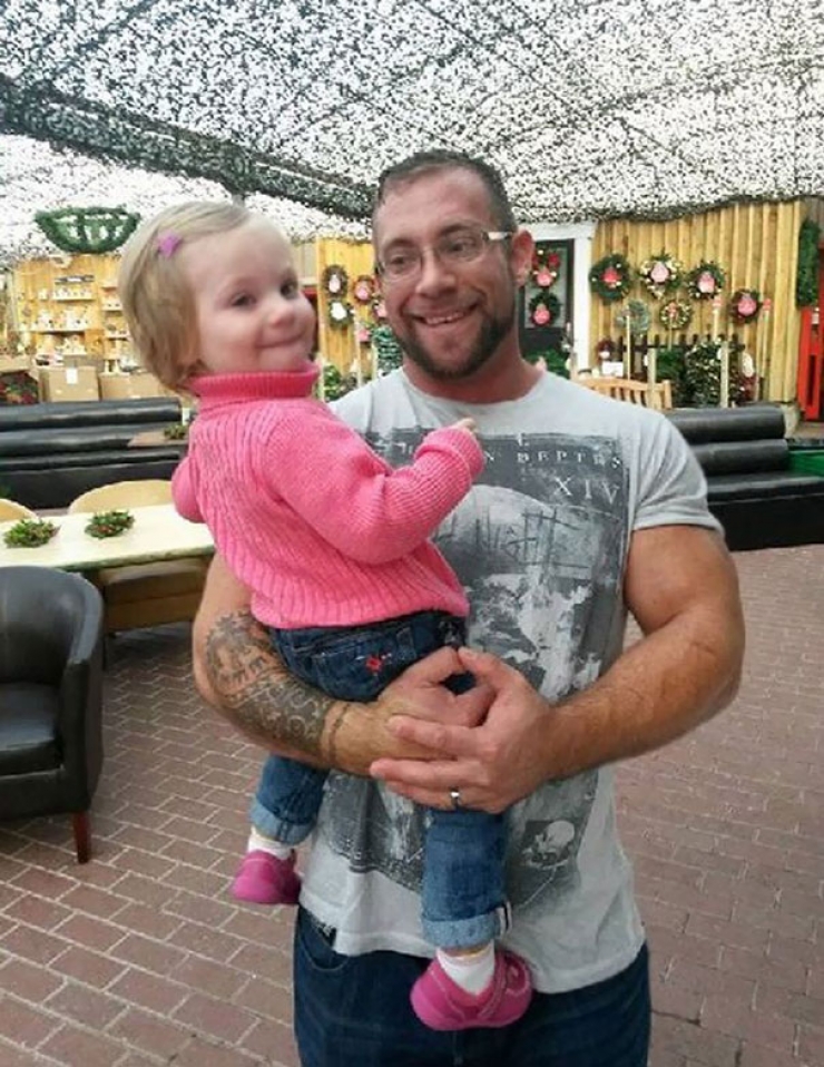 Illustration de l'article : Ces parents se font tatouer des taches de naissance pour aider leur fille à mieux vivre avec la sienne !