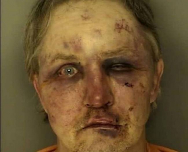 Illustration de l'article : Il donne la correction de sa vie à son oncle après qu'il ai violé sa petite amie!