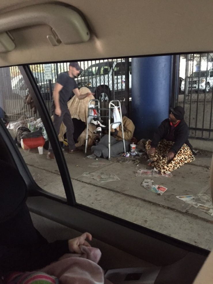 Illustration de l'article : Quand j'ai compris pourquoi cet enfant pr&eacute;parait cette trentaine de sacs &agrave; repas, j'en ai eu les larmes aux yeux !