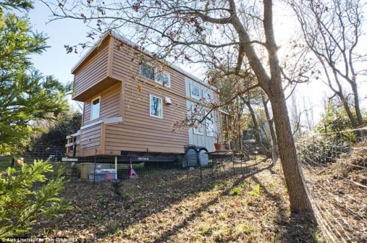 Illustration de l'article : N'ayant pas de quoi se payer une grosse villa, il se construit ce petit cocon pour 20.000 euros!