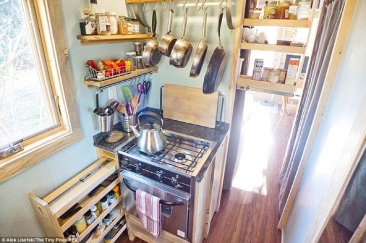 Illustration de l'article : N'ayant pas de quoi se payer une grosse villa, il se construit ce petit cocon pour 20.000 euros!