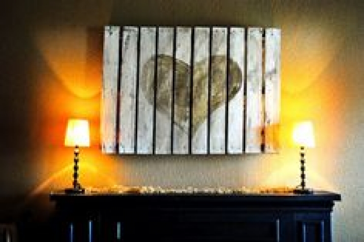 Illustration de l'article : Vous n'avez pas fini d'en entendre parler! Voici 39 réalisations murales à créer à partir de palettes!