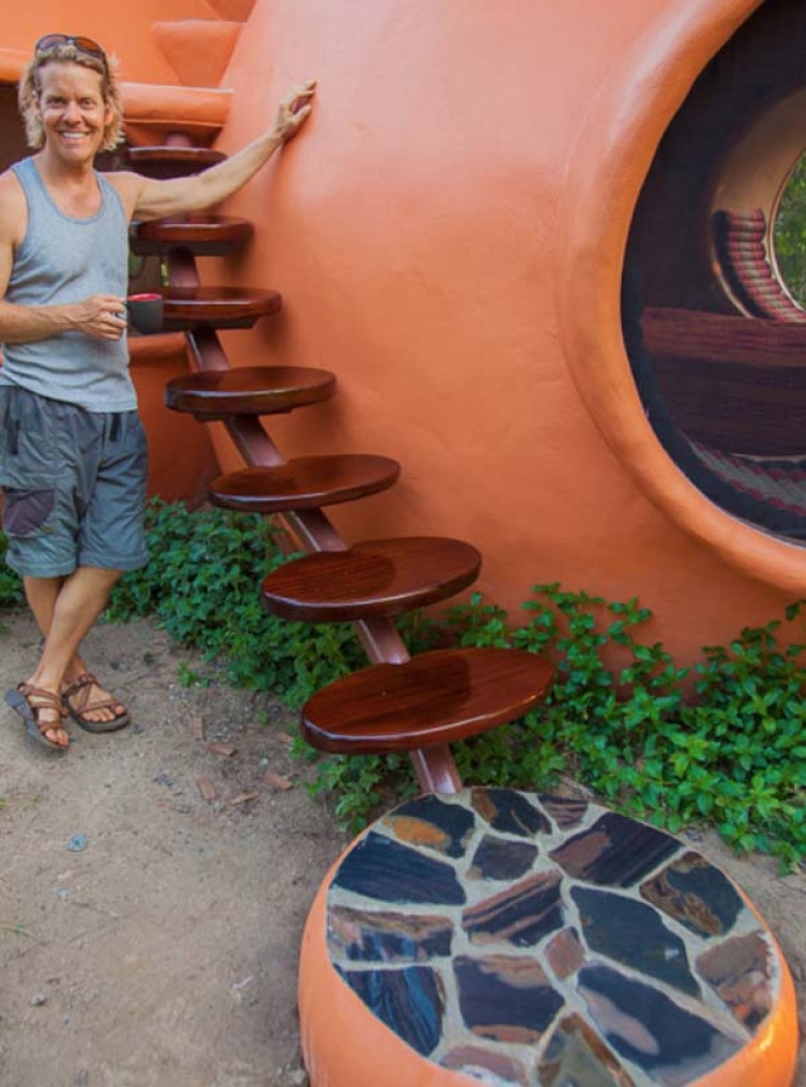 Illustration de l'article : Il a commenc&eacute; avec presque rien pourtant ce qu'il a b&acirc;ti en 6 semaines est incroyable!