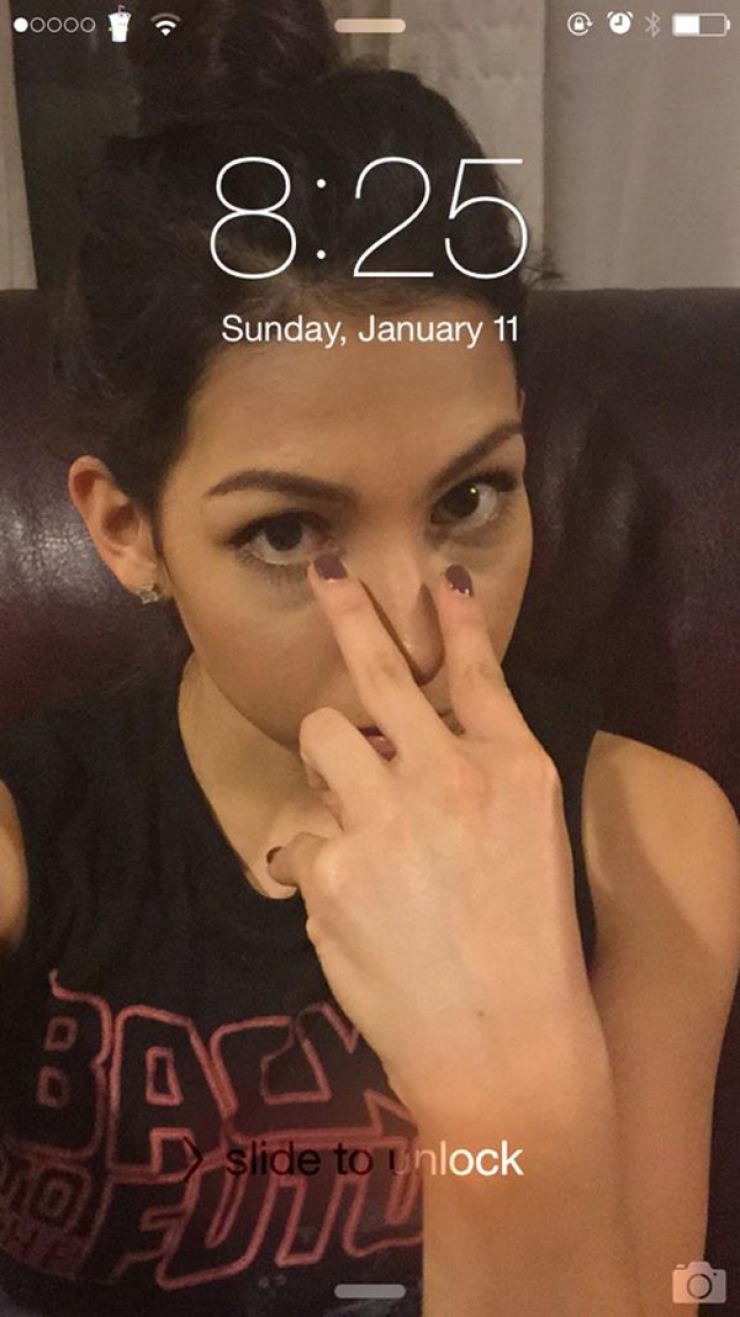 Illustration de l'article : Elle change le fond d'&eacute;cran de l'Iphone de son mec alors qu'il sort en soir&eacute;e...L'id&eacute;e est g&eacute;niale!