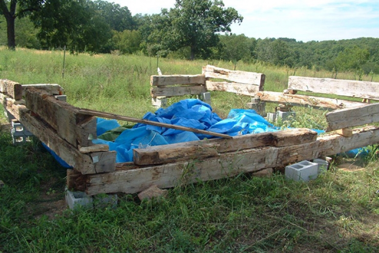 Illustration de l'article : Un retrait&eacute; passe 10 ans &agrave; r&eacute;nover un vieux chalet des ann&eacute;es 1800, le r&eacute;sultat est stup&eacute;fiant! 