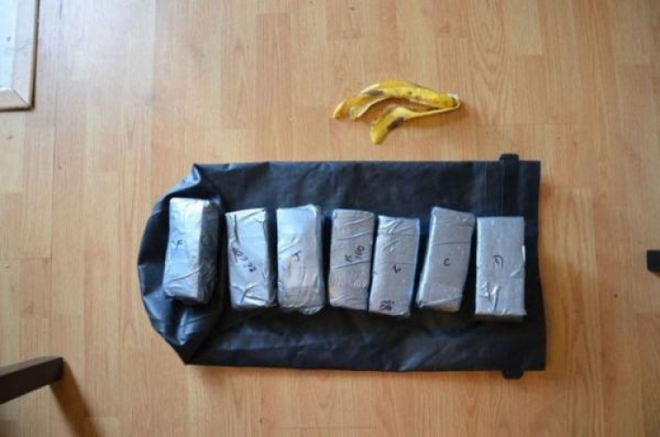 Illustration de l'article : Alors qu'il voulait r&eacute;parer la vitre, il a fait une surprenante d&eacute;couverte dans la porti&egrave;re!