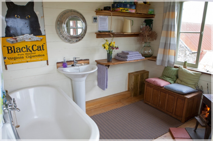 Illustration de l'article : L'&eacute;tonnante transformation d'un vieux bus en un magnifique petit studio!