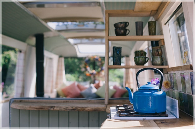 Illustration de l'article : L'&eacute;tonnante transformation d'un vieux bus en un magnifique petit studio!