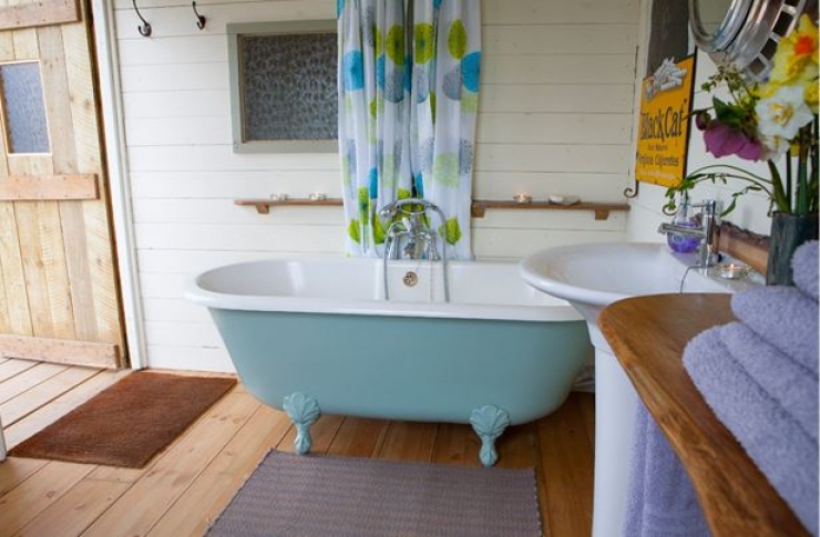 Illustration de l'article : L'&eacute;tonnante transformation d'un vieux bus en un magnifique petit studio!