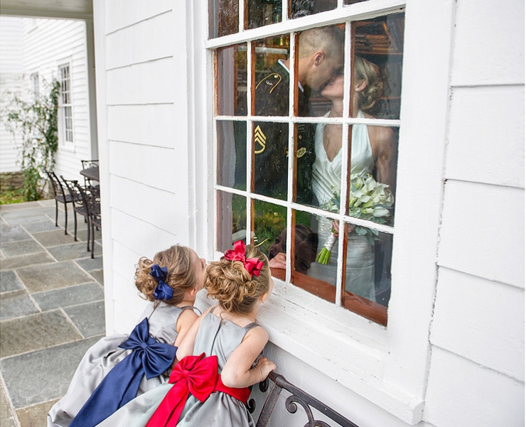 Illustration de l'article : Voici 50 id&eacute;es de photos originales &agrave; faire lors d'un mariage! Ca pourrait vous servir!