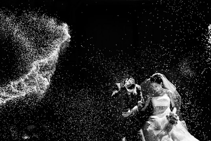 Illustration de l'article : Voici 50 id&eacute;es de photos originales &agrave; faire lors d'un mariage! Ca pourrait vous servir!