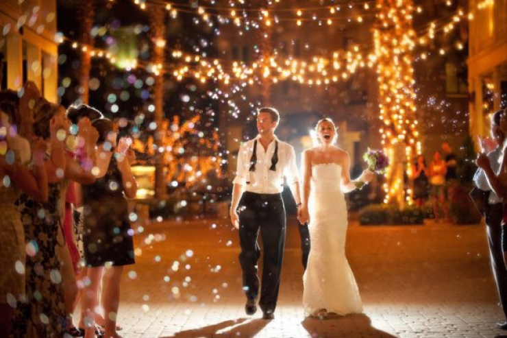 Illustration de l'article : Voici 50 id&eacute;es de photos originales &agrave; faire lors d'un mariage! Ca pourrait vous servir!