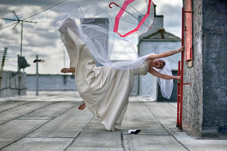 Illustration de l'article : Voici 50 id&eacute;es de photos originales &agrave; faire lors d'un mariage! Ca pourrait vous servir!